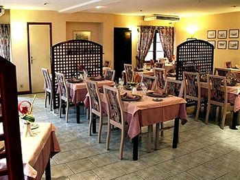 Logis Hotel De La Paix - Турню Экстерьер фото